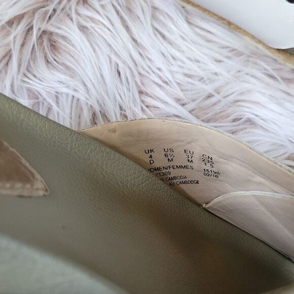 Clarks    - Picture 5 of 5